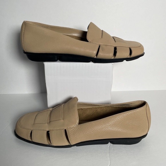 Aerosoles Aerology Flex Flat Slots Of Fun 8 M Beige Tan Leather Woman’s Shoes - Picture 2 of 13